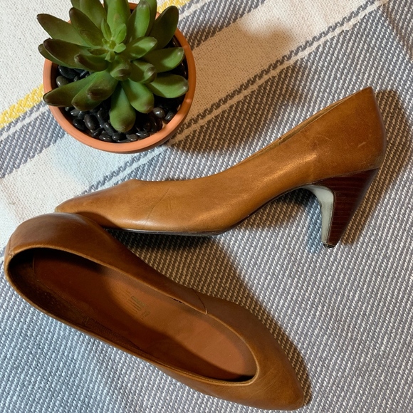 Rush Hour Shoes - 🌵5/$25🌵Rush Hour Brown Leather Heels; 6.5